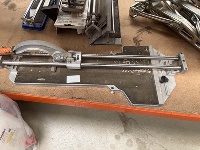 Lot 4686 - Large hand operated tile cutter