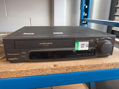 Lot 2550 - Panasonic NVSD30 VHS player