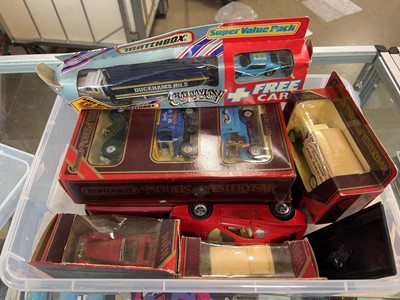 Lot 2499 - Box containing diecast model cars