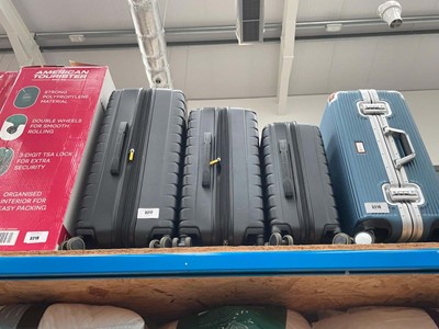 Lot 3217 - 3 piece hard shelled suitcase set