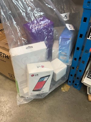 Lot 2583 - Bag containing Belkin Power Surge LG Pad LED...