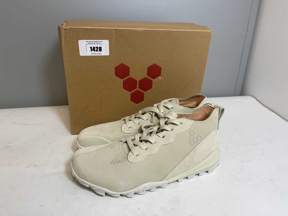 Lot Vivobarefoot EU44 boots in beige - boxed