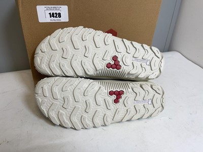 Lot Vivobarefoot EU44 boots in beige - boxed
