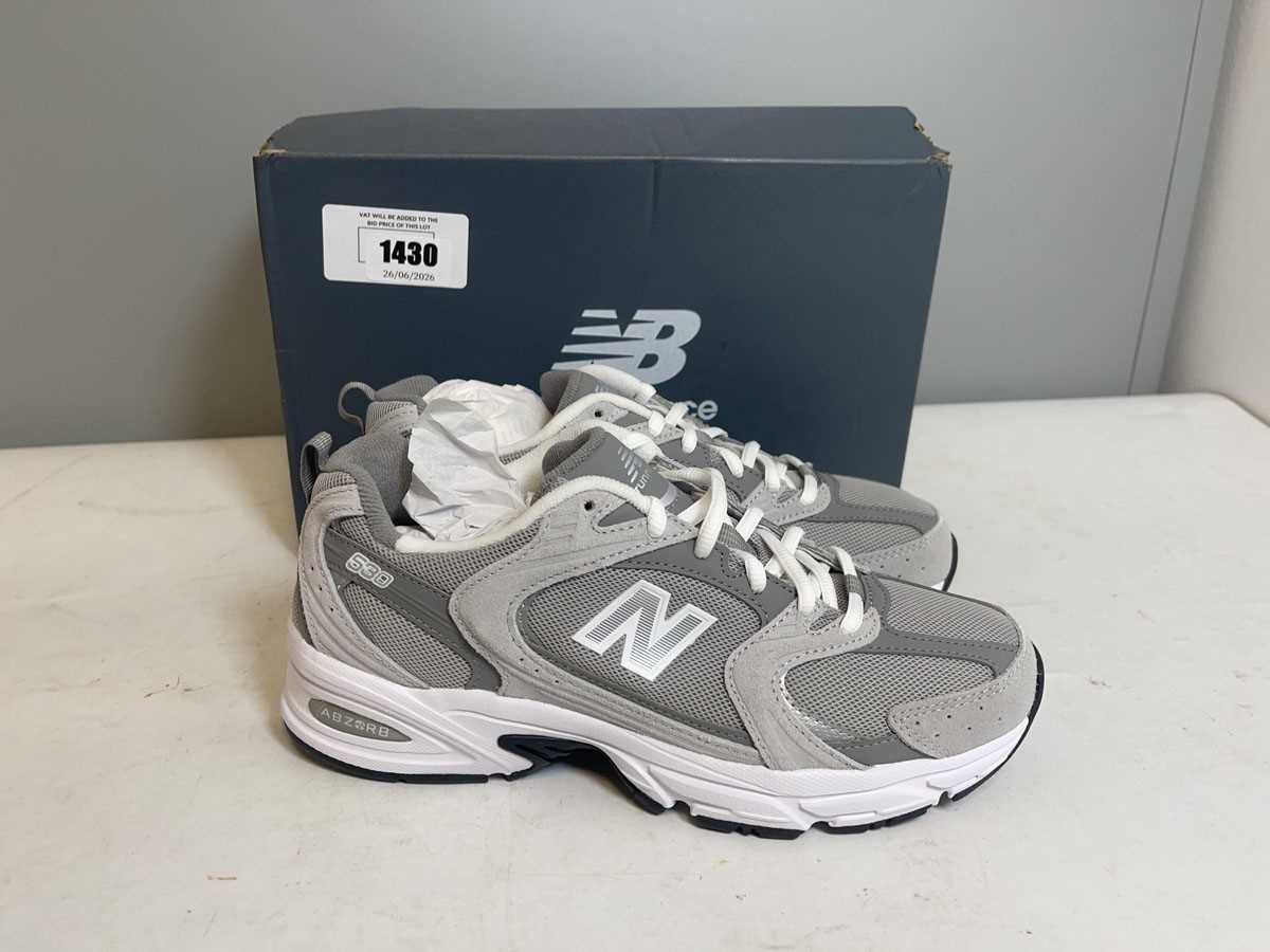 Lot New Balance UK6 530 trainers in grey - boxed