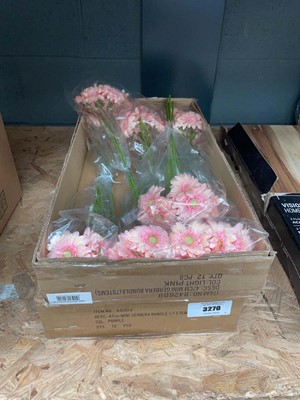 Lot 3270 - 2 trays of artificial flowers