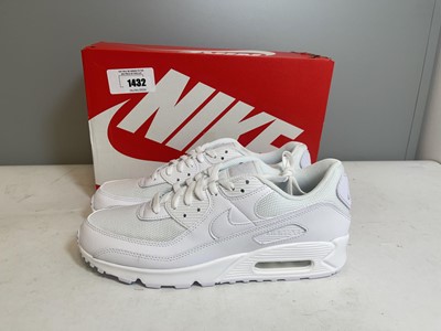 Lot Nike UK11 air max 90 trainers in white - boxed
