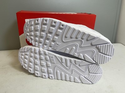 Lot Nike UK11 air max 90 trainers in white - boxed