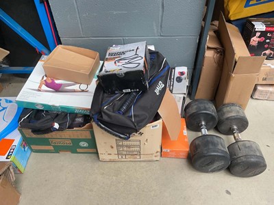 Lot 3297 - Box of various sporting items, suspension...