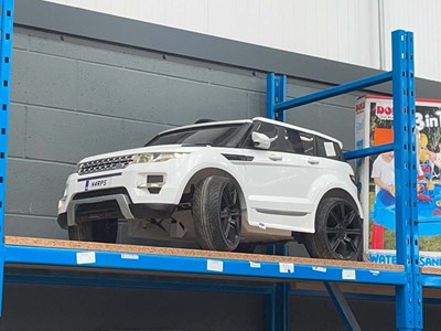 Lot 3300 - Electric ride on Range Rover