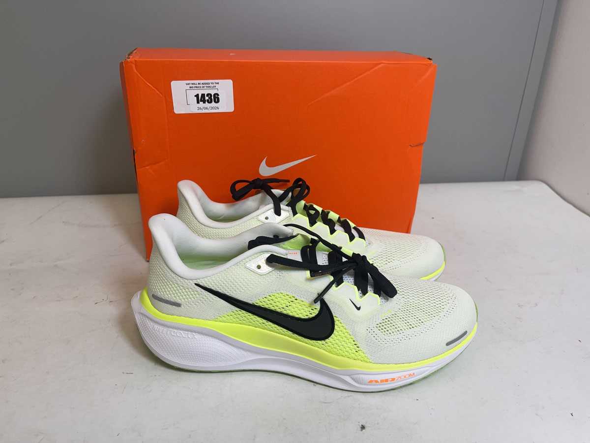 Lot Nike UK9 air zoom pegasus 41 trainers in white...