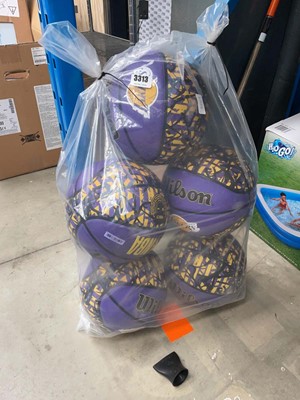 Lot 3313 - 5 NBA basketballs