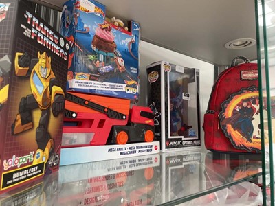 Lot 3350 - Selection of various toys to include Marvel...