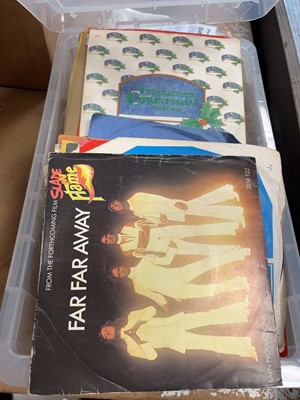 Lot 2623 - Box containing various vinyl singles