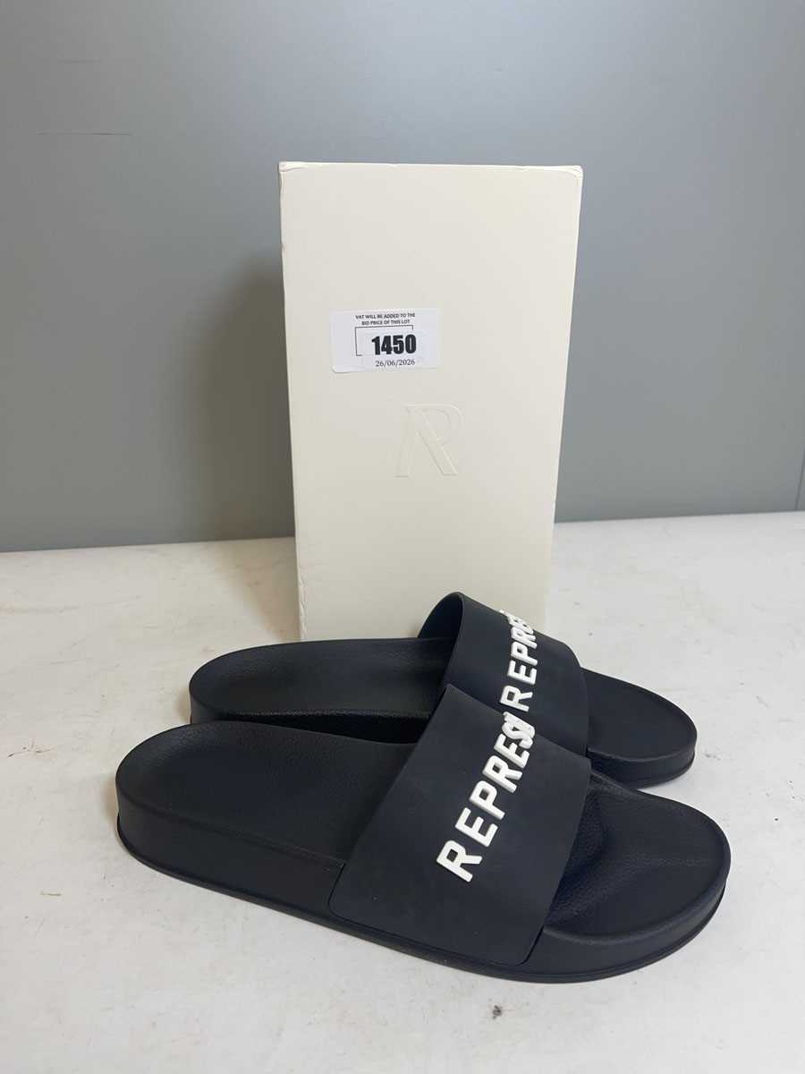 Lot Represent UK9 owners club slides in black - boxed