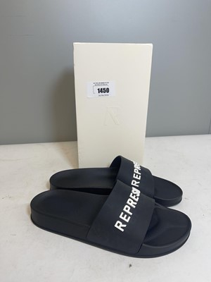 Lot Represent UK9 owners club slides in black - boxed