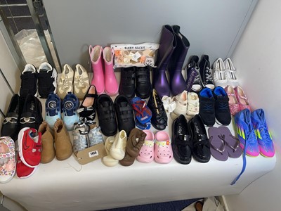 Lot 28x Pairs of children's shoes to include Nike,...