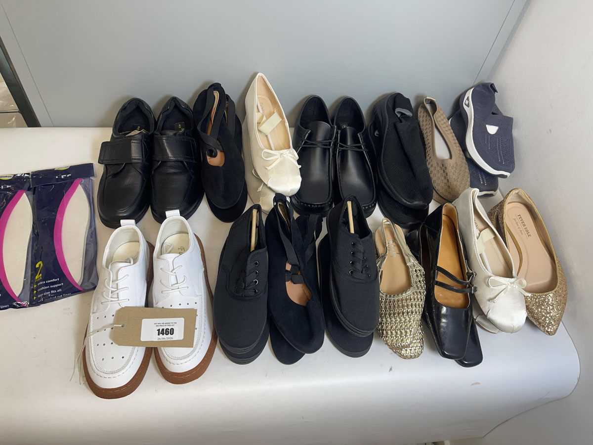 Lot 15x Pairs of shoes to include Redfish, Dr...