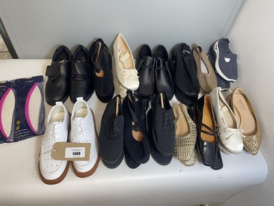 Lot 15x Pairs of shoes to include Redfish, Dr...