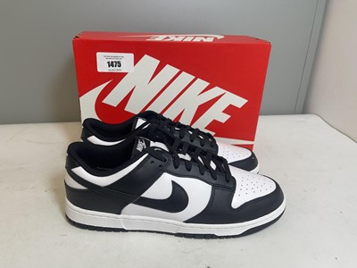 Lot Nike UK13 dunk low retro trainers in white -...