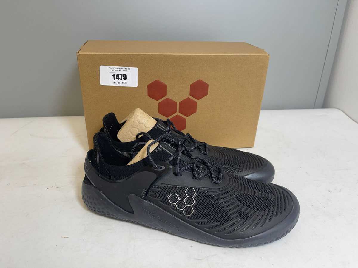 Lot Vivobarefoot UK10 motus strength II trainers...