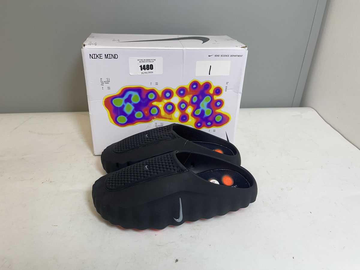Lot Nike UK8 mind 001 shoes in black - boxed