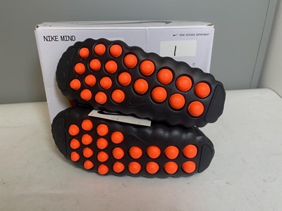 Lot Nike UK8 mind 001 shoes in black - boxed
