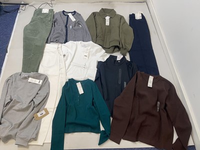 Lot Uniqlo clothing