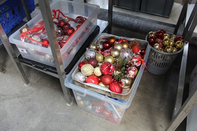 Lot 290 - Assortment of Christmas decorations