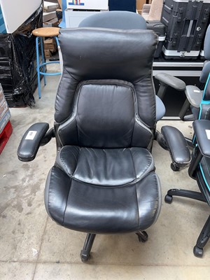 Lot 2028 - Dormeo black leatherette twin arm office...