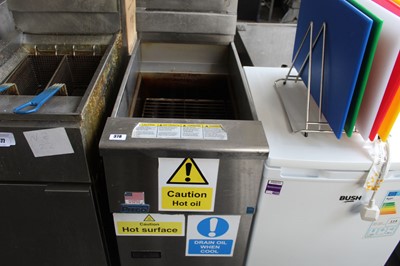 Lot 378 - 40cm gas Pitco single tank fryer