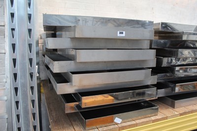 Lot 306 - 20 56x41cm stainless steel oven trays