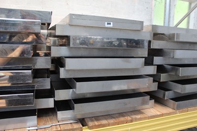 Lot 308 - 20 56x41cm stainless steel oven trays