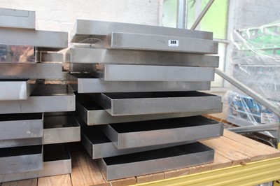 Lot 309 - 20 56x41cm stainless steel oven trays