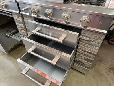 Lot 2291 - Kirkland Signature 12 burner island gas BBQ grill