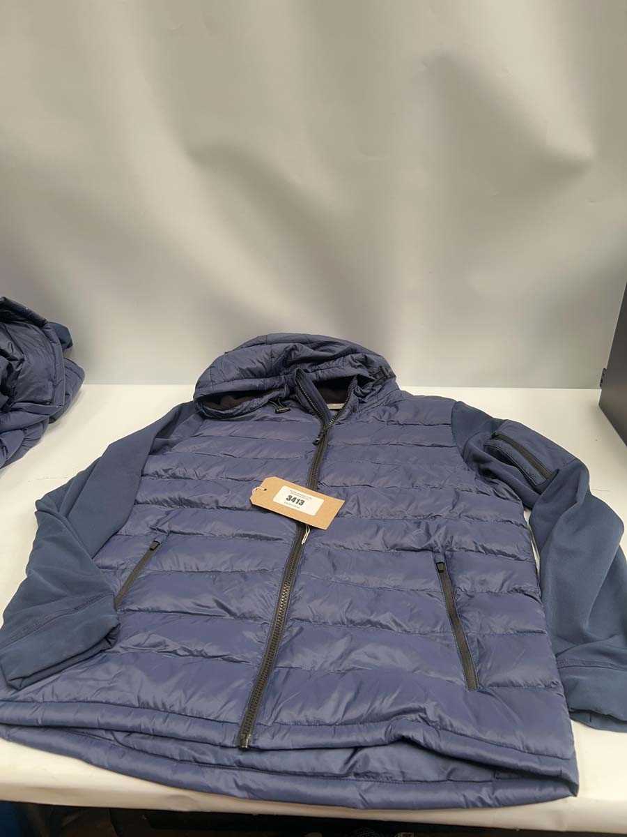 Lot 3413 - 8x 32 Heat coats
