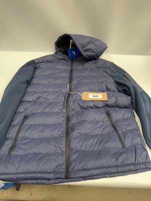 Lot 3423 - 7x 32 Heat coats