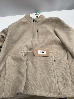 Lot 3424 - 4x 32 Heat jackets