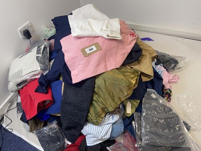 Lot 3696 - Pallet box (not included) containing mixed...