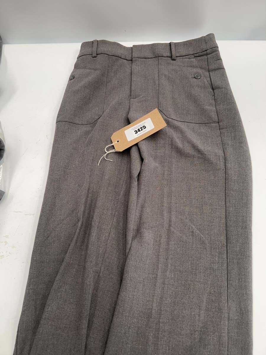 Lot 3425 - 18x grey Briggs men's trousers
