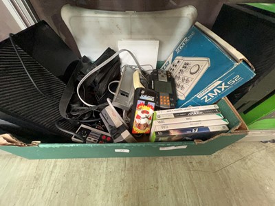Lot 22 - An assortment of electricals to include boxed...