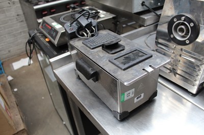 Lot 493 - Aigostar benchtop single tank fryer