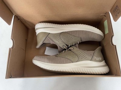 Lot 3459 - Men's Skechers hands free swift fit slip on...