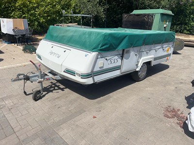 Lot 4295 - Pennine Pullman 535 SE single-axle caravan...