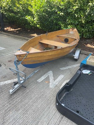 Lot 4257 - Wooden rowing boat with single-axle boat...