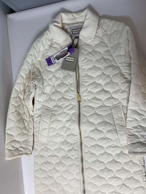Lot 3473 - Ladies Hunter quilted jacket (XS) Antique white