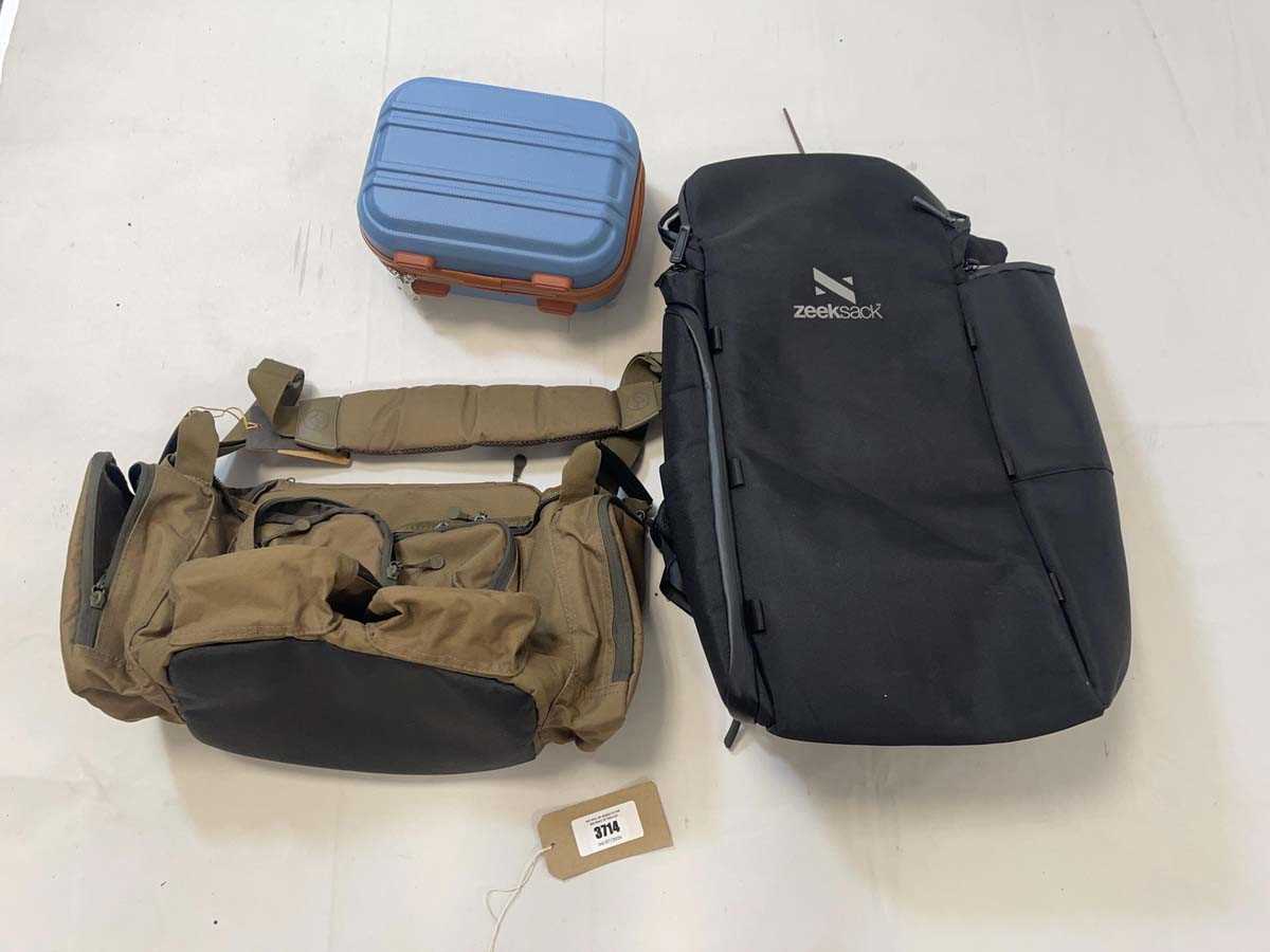 Lot 3714 - 3x Travel bags to include Compac, Kono & Zeeksack