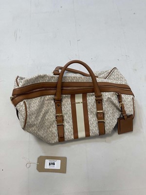 Lot 3715 - Michael Kors large duffel bag in off white