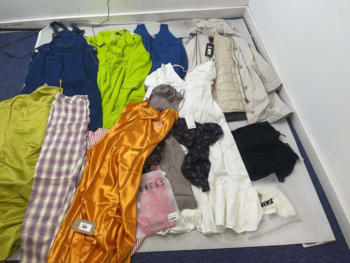 Lot 3671 - Clothing to include Skims, Geox, Closet London,...