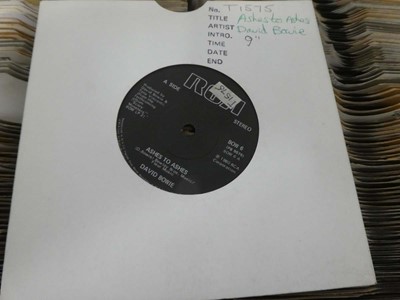 Lot Large box of 7" singles incl. Shakin' Stevens,...