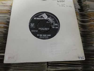 Lot Large box of 7" singles incl. Shakin' Stevens,...